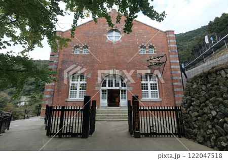 マイントピア別子、端出場ゾーンの旧端出場水力発電所の正面入口(西面) マイントピア別子、端出場ゾーンの旧端出場水力発電所の正面入口(西面) 122047518