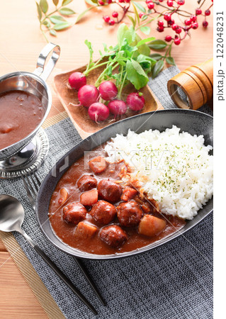 肉団子カレー （ 肉団子の旨味がカレーに染み込んで美味しい！） ミートボールカレー 122048231