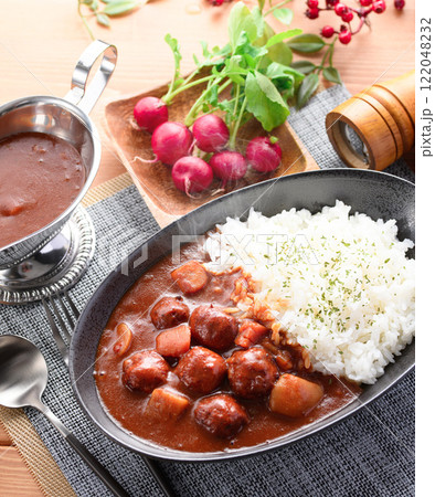 肉団子カレー （ 肉団子の旨味がカレーに染み込んで美味しい！） ミートボールカレー 122048232