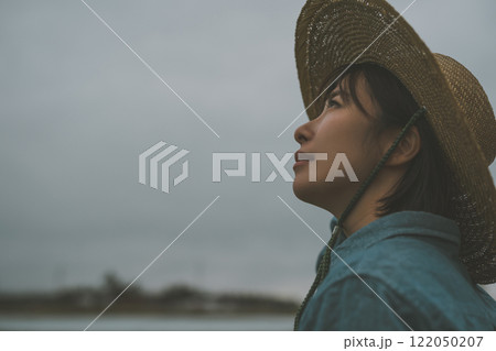 雨雲と農家 雨雲と農家 122050207