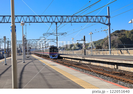 京成電鉄　宗吾参道駅のホームと線路の風景 122051640