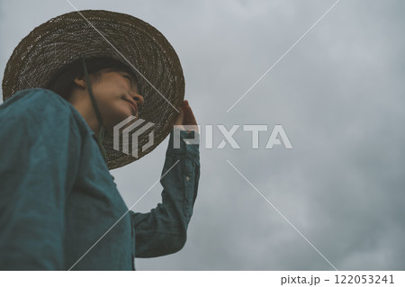 雨雲と農家 雨雲と農家 122053241