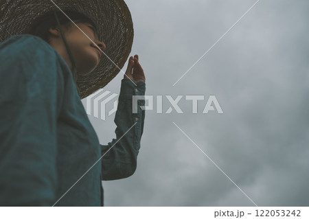 雨雲と農家 雨雲と農家 122053242