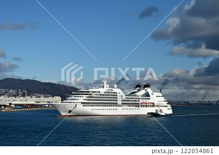 商船三井による新たなクルーズブランド、新規就航MITSUI OCEAN FUJ　神戸港　初入港 122054861