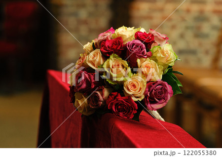 Elegant Bouquet of Mixed Roses on a Decorated pew 122055380