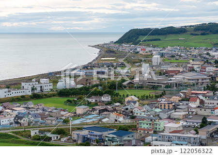 真歌山展望台から見る新ひだか町、静内の風景 122056322