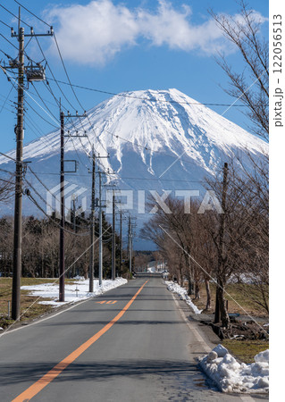 朝霧高原から見る冬の富士山の風景 122056513