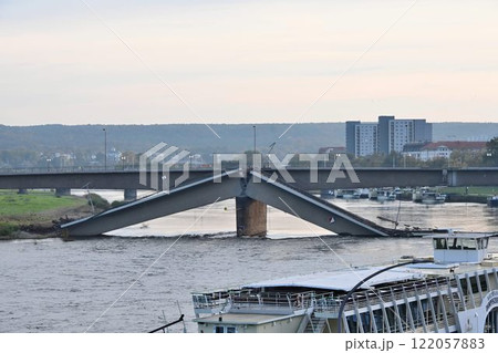 エルベ川の真珠 ドイツ「ドレスデン旧市街」カローラ橋崩壊 エルベ川の真珠 ドイツ「ドレスデン旧市街」カローラ橋崩壊 122057883