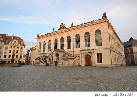 エルベ川の真珠　 ドイツ「ドレスデン旧市街」 122058337