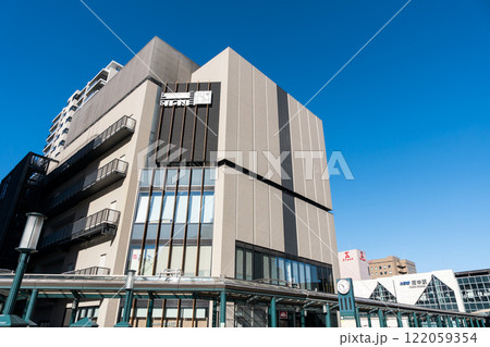 武蔵府中ル・シーニュ（武蔵府中LE SIGNE）で買い物　冬晴れの青空　東京都府中市宮町 122059354