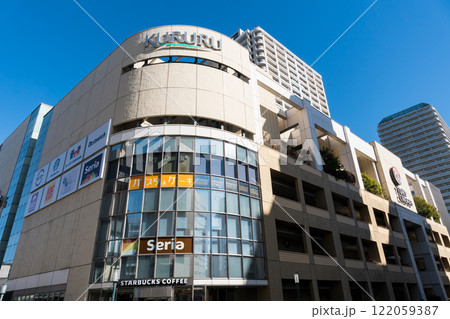 京王線府中駅前のくるる(KURURU)外観 冬晴れの青空 東京都府中市宮町 京王線府中駅前のくるる(KURURU)外観 冬晴れの青空 東京都府中市宮町 122059387
