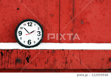 Clock On Metal 122059598