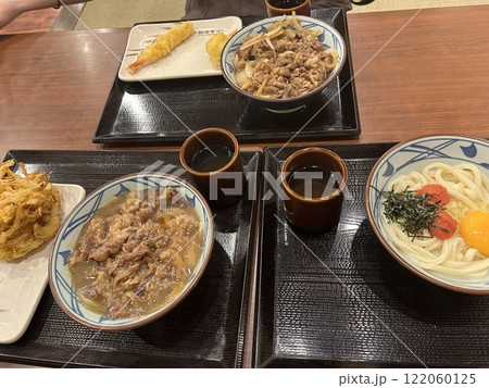 うどん屋で食べた晩御飯 122060125