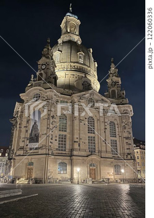 エルベ川の真珠　 ドイツ「ドレスデン旧市街の夜景」 122060336