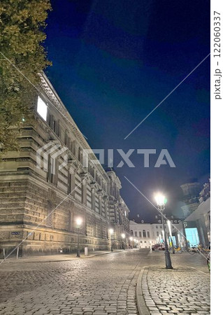 エルベ川の真珠 ドイツ「ドレスデン旧市街の夜景」 エルベ川の真珠 ドイツ「ドレスデン旧市街の夜景」 122060337