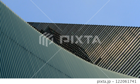 Dynamic Architectural Overlap - Diagonal Structures and Play of Shadows, Perfect for Modern Branding, Urban Design Projects, or Abstract Art Concepts 122061741