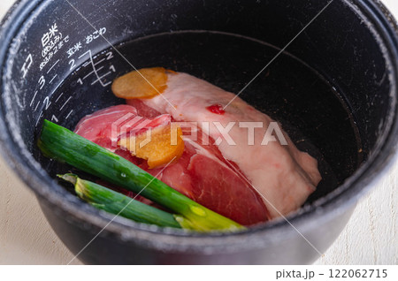 低温炊飯器調理 茹で豚作り 低温炊飯器調理 茹で豚作り 122062715