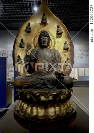 岩手県奥州市 薬師如来坐像 仏像 眼病平癒の秘仏 122062727