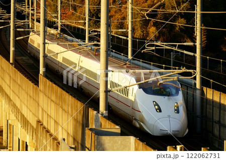 夕暮れの九州新幹線800系・つばめ 122062731
