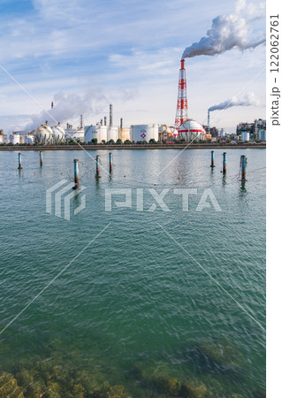 四日市コンビナート、霞ヶ浦緑地公園からの眺め〈三重県四日市市〉 四日市コンビナート、霞ヶ浦緑地公園からの眺め〈三重県四日市市〉 122062761