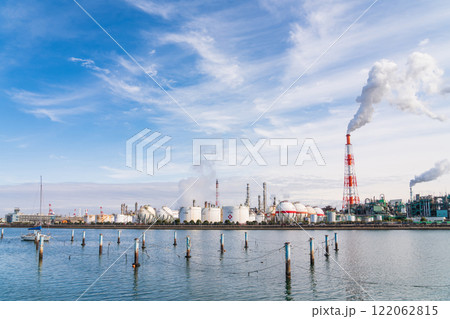 四日市コンビナート、霞ヶ浦緑地公園からの眺め〈三重県四日市市〉 122062815