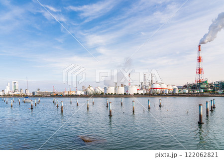 四日市コンビナート、霞ヶ浦緑地公園からの眺め〈三重県四日市市〉 122062821