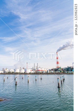 四日市コンビナート、霞ヶ浦緑地公園からの眺め〈三重県四日市市〉 四日市コンビナート、霞ヶ浦緑地公園からの眺め〈三重県四日市市〉 122062823