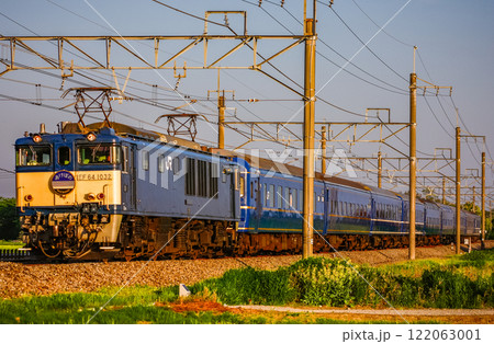 新町ー神保原を走行する寝台特急 あけぼの号 新町ー神保原を走行する寝台特急 あけぼの号 122063001