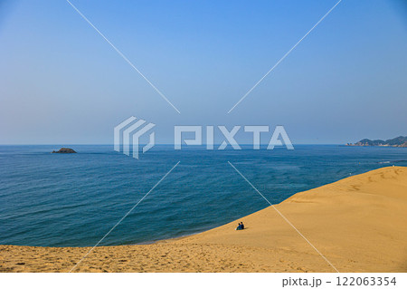 【鳥取県】風と砂が織りなす芸術 鳥取砂丘 122063354