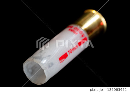 スラッグ弾の空薬莢　(写真素材) 122063432