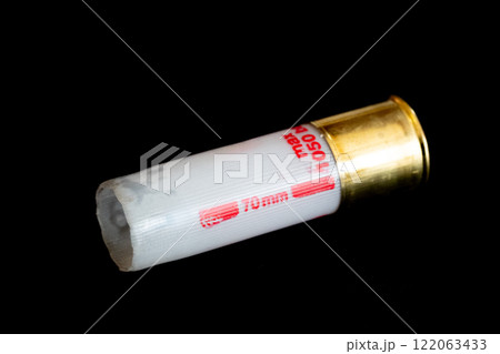 スラッグ弾の空薬莢　(写真素材) 122063433