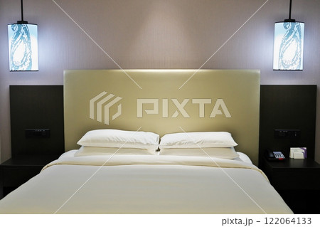 清潔なベッド 清潔なベッド 122064133