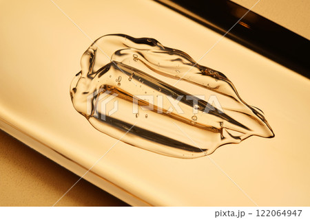 Tasty texture of cosmetic gel on a golden background. 122064947