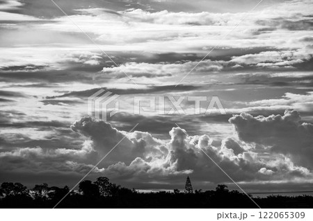 サンパウロ近郊の夏の入道雲 ブラジル サンパウロ近郊の夏の入道雲 ブラジル 122065309