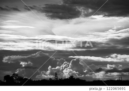 サンパウロ近郊の夏の入道雲 ブラジル サンパウロ近郊の夏の入道雲 ブラジル 122065691