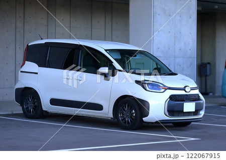 白いミニバン イメージ 白いミニバン イメージ 122067915