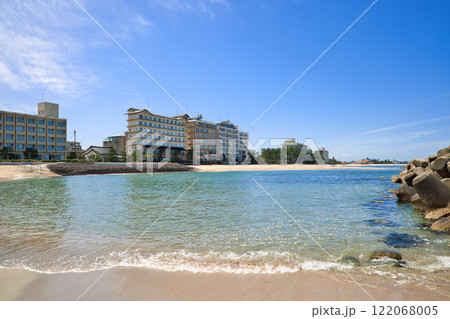 〈鳥取県〉皆生温泉海遊ビーチから見た皆生温泉街　3月 122068005