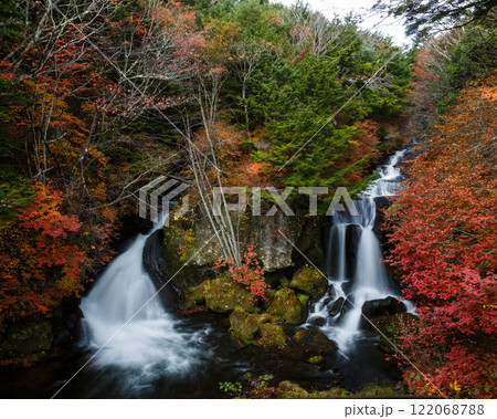 日光　紅葉　いろは坂 122068788