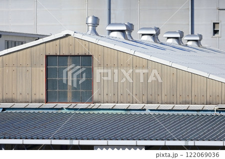 工場の屋根　イメージ 122069036