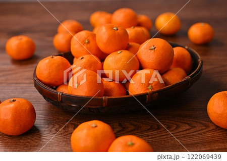 冬のみかんイメージ、ミカン、蜜柑、果物、オレンジ色、フルーツ 122069439
