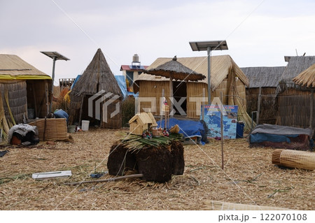 【ペルー】チチカカ湖水上都市 122070108