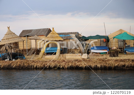 【ペルー】チチカカ湖水上都市 122070119