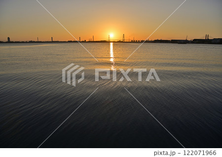 冬の海から昇る朝日 冬の海から昇る朝日 122071966