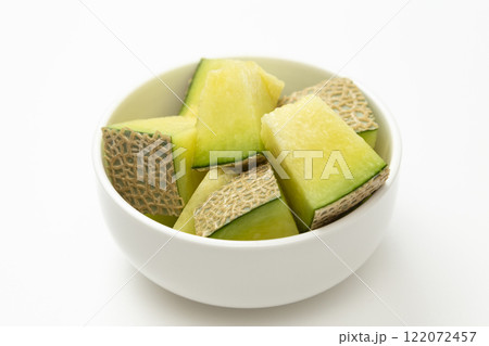カットしたメロン　白バック 122072457