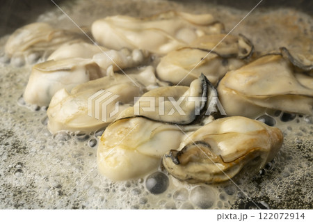 牡蠣のバター焼き 鉄板で牡蠣を焼く 牡蠣のバター焼き 鉄板で牡蠣を焼く 122072914
