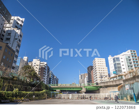 かつて築地川干拓後に都市計画が変更され、川底に誕生した空間【築地川公園 多目的広場】 かつて築地川干拓後に都市計画が変更され、川底に誕生した空間【築地川公園 多目的広場】 122073868