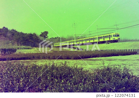 茶畑越しの西武鉄道・101系1138・・・1112・・・、武蔵藤沢－稲荷山公園、1977年2月24日 122074131