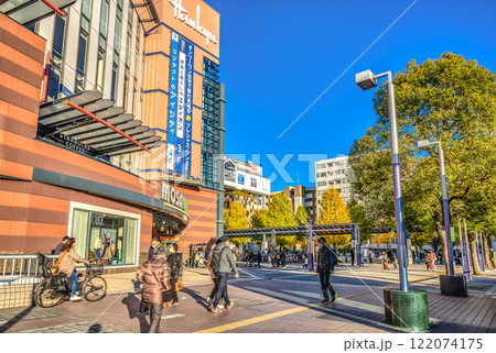 横浜市都筑区の都市風景　センター北駅　モザイクモール港北 122074175
