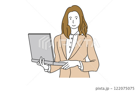 ノートパソコンで仕事をする女性 122075075