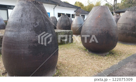 昔の焼酎の甕 昔の焼酎の甕 122075309